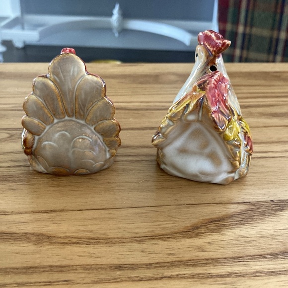 Hen & Rooster salt & pepper shakers - Picture 2 of 4